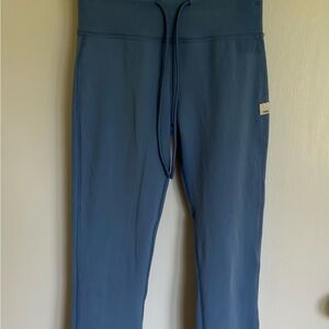Vuori Daily Leggings in Blue Isle